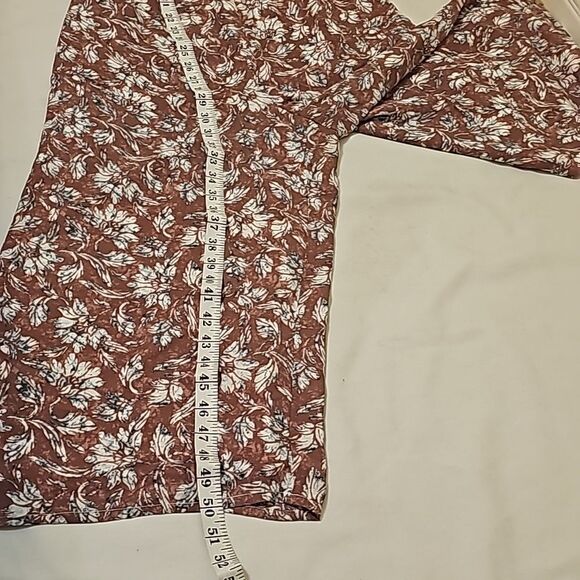 Cupcakes and cashmere wideleg floral romper size small. - Picture 9 of 12